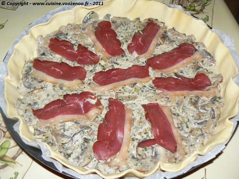 Tourte aux champignons et magrets de canard fumés assemblage Tourte aux champignons et magrets de canard fumés assemblage