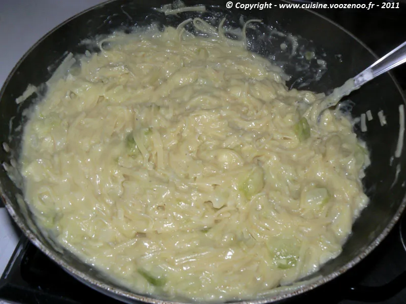 Gratin de nouilles aux courgettes etape1 Gratin de nouilles aux courgettes etape1