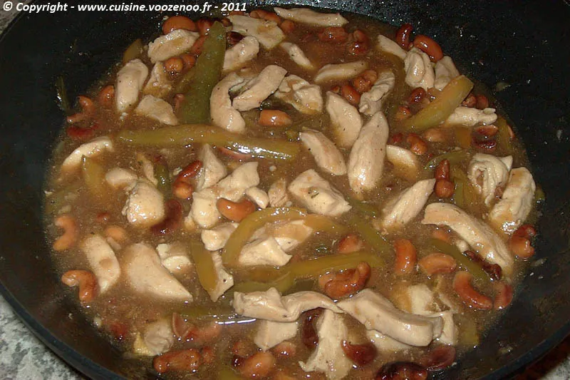 Poulet sauté aux noix de cajou fin Poulet sauté aux noix de cajou fin