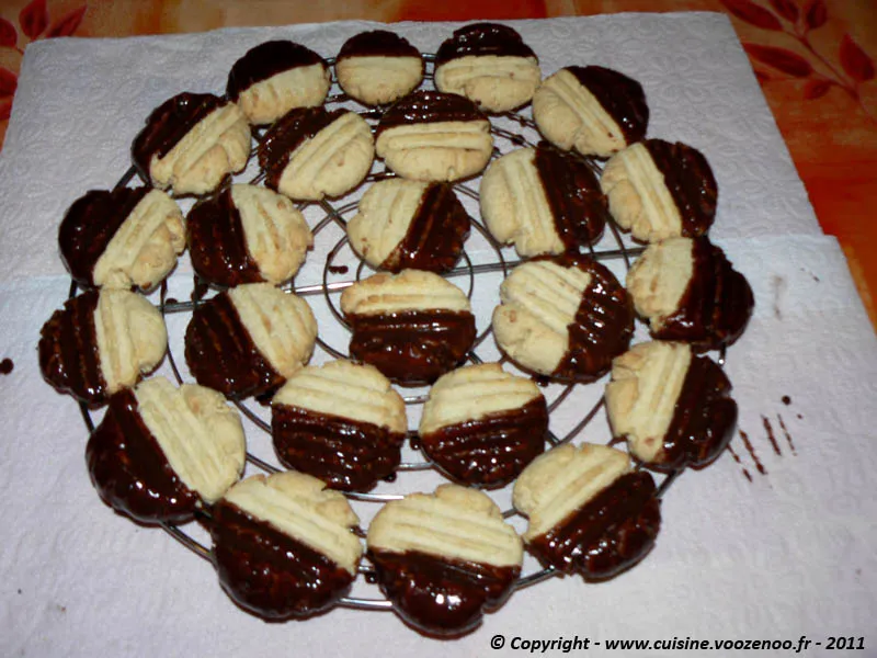 Petits sablés noix de coco chocolat fin Petits sablés noix de coco chocolat fin