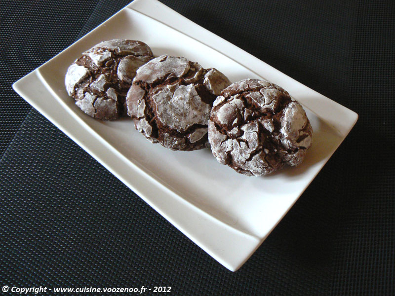 Biscuits craquelés au chocolat presentation