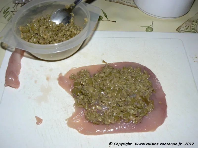 Blancs de poulet farcis aux olives vertes etape1 Blancs de poulet farcis aux olives vertes etape1