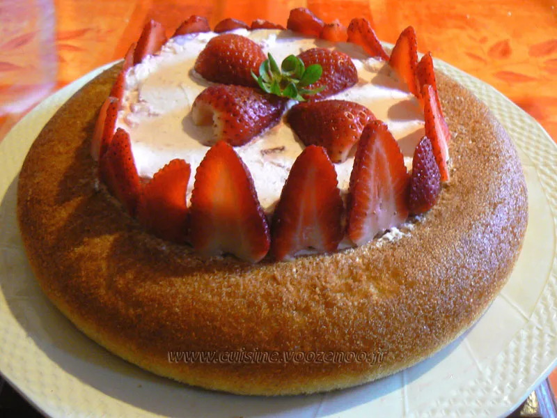 Savarin tout doux aux fraises printanières fin Savarin tout doux aux fraises printanières fin