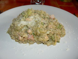 Risotto au brocolis, saumon et parmesan presentation