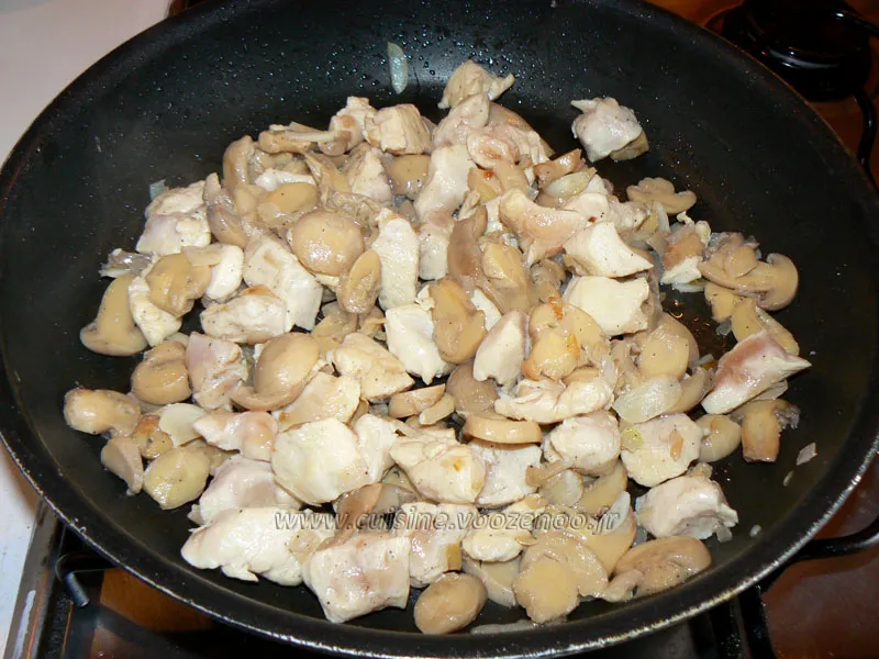 Cake aux blancs de poulet, champignons et mozzarella etape2 Cake aux blancs de poulet, champignons et mozzarella etape2