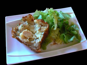Cake aux blancs de poulet, champignons et mozzarella presentation