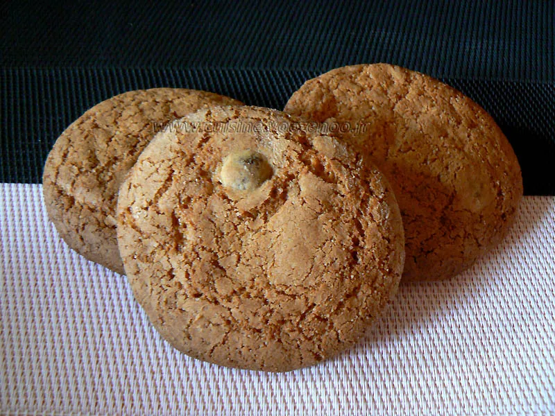 Cookies aux grains de cafe enrobes au chocolat presentation Cookies aux grains de cafe enrobes au chocolat presentation