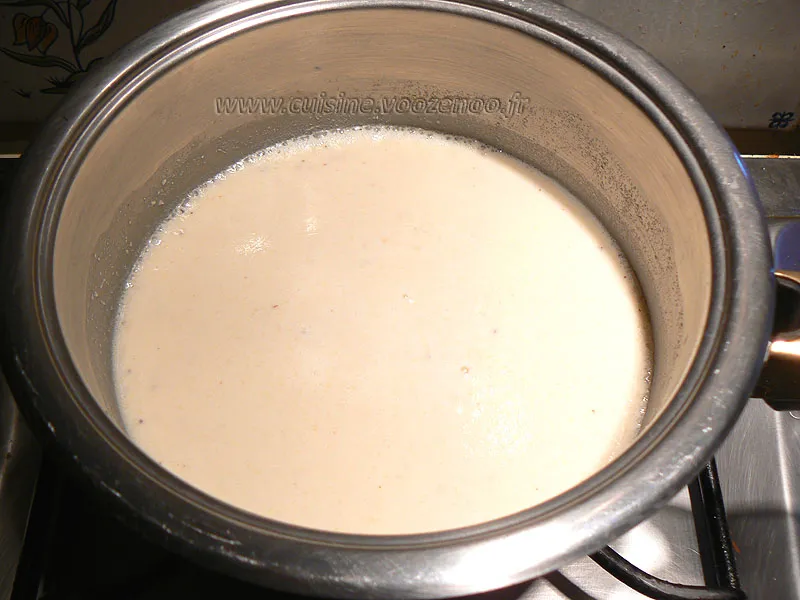 Velouté de pois casses au lait d'amandes etape1 Velouté de pois casses au lait d'amandes etape1