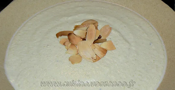 Velouté de pois cassés au lait d'amandes