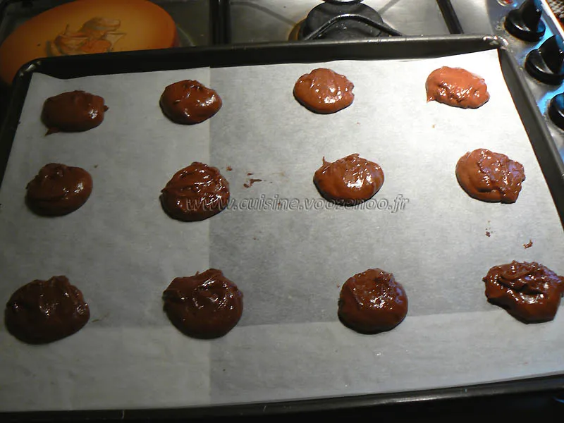 Whoopies "araignees" au chocolat etape2 Whoopies "araignees" au chocolat etape2