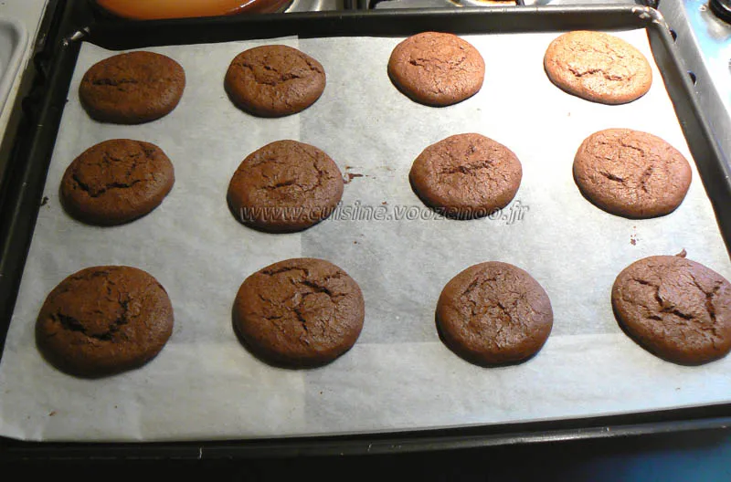 Whoopies "araignees" au chocolat etape3 Whoopies "araignees" au chocolat etape3