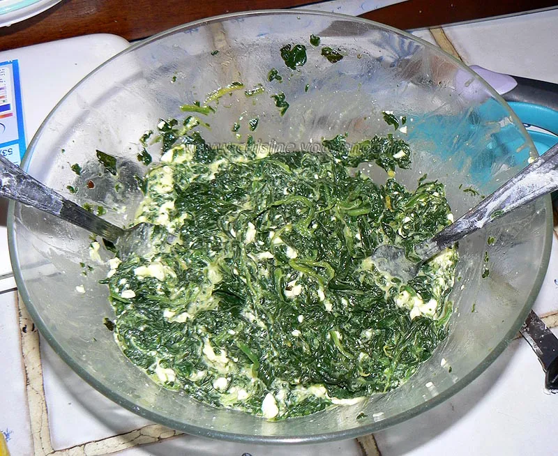 Tourte grecque aux epinards et feta etape1 Tourte grecque aux epinards et feta etape1