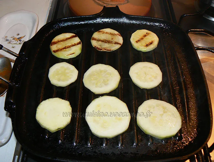 Pizza gourmande aux courgettes grillees etape1 Pizza gourmande aux courgettes grillees etape1