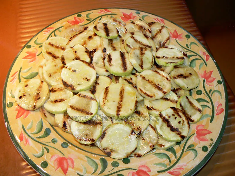 Pizza gourmande aux courgettes grillees etape2 Pizza gourmande aux courgettes grillees etape2