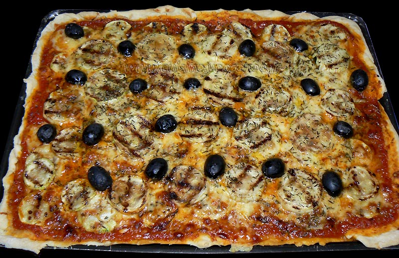 Pizza gourmande aux courgettes grillees presentation