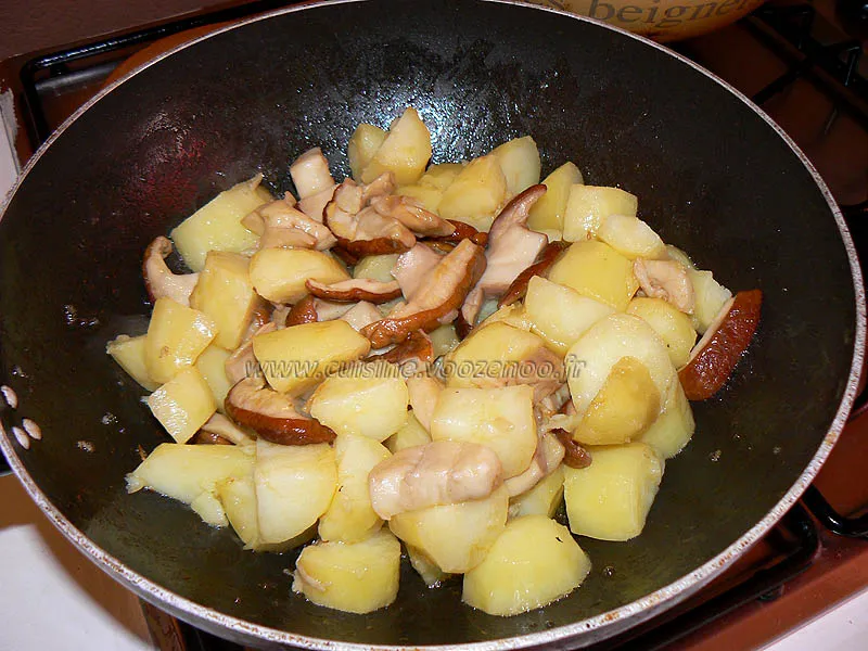 Cuisse de dinde sauce moutarde et poelée de cepes-pommes de terre etape4 Cuisse de dinde sauce moutarde et poelée de cepes-pommes de terre etape4
