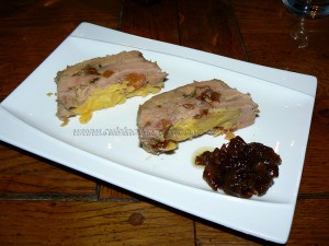 Foie gras de canard maison aux fruits secs presentation