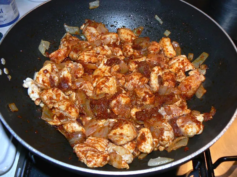 Poulet à la pate de curry rouge etape1 Poulet à la pate de curry rouge etape1
