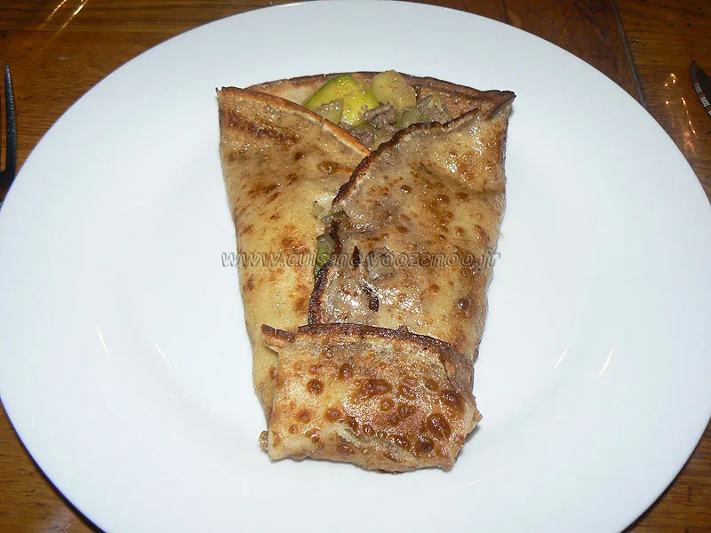 Crêpes fourrées aux courgettes et viande hachée fin Crêpes fourrées aux courgettes et viande hachée fin