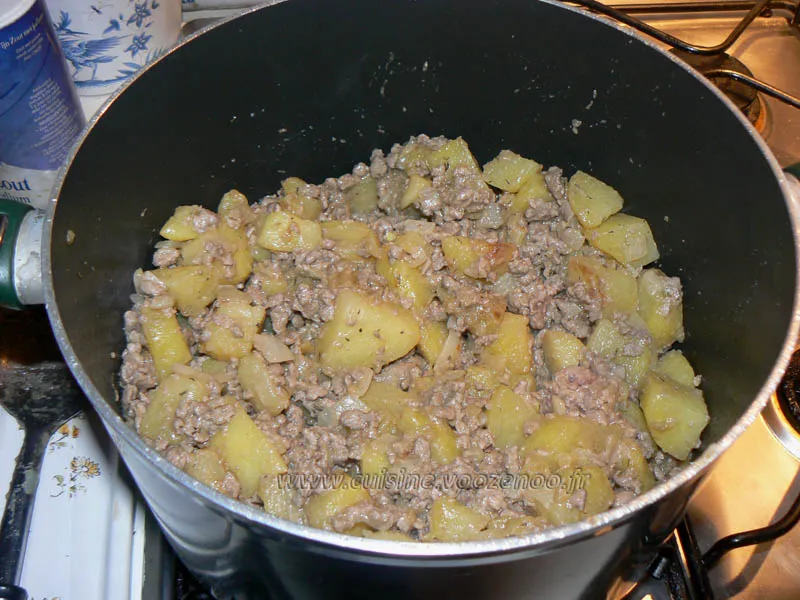 Poelée de pommes de terre et viande hachée etape2 Poelée de pommes de terre et viande hachée etape2