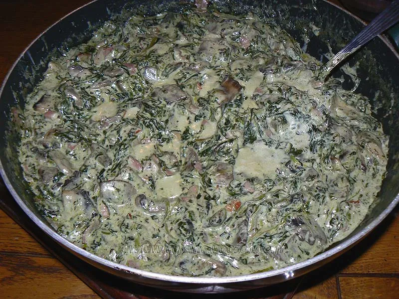 Spaghettis aux épinards, champignons et lardons fin Spaghettis aux épinards, champignons et lardons fin