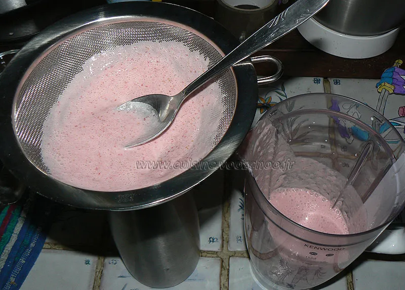 Declinaison de la fraise en verrine etape1 Declinaison de la fraise en verrine etape1