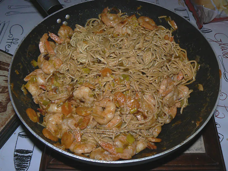 Nouilles chinoises sautées au lait de coco, crevettes fin