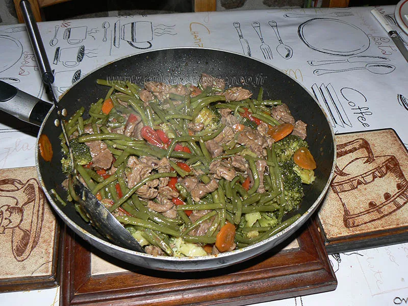 Wok de boeuf saute aux legumes croquants fin