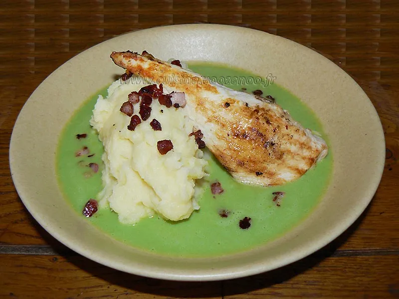 Blancs de poulet grillés, crème de petits pois et pureé maison fin