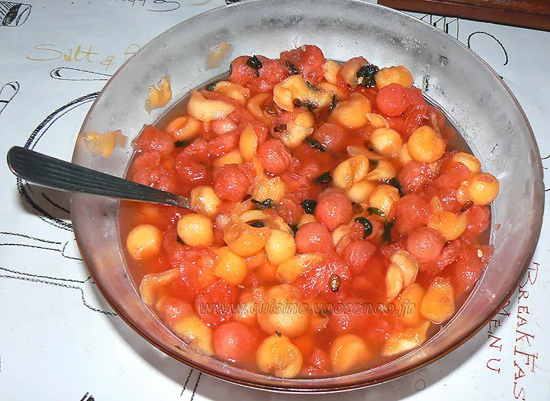 Salade de melon, pasteque et menthe etape