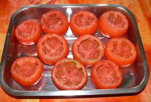 Tomates farcies au riz et oeufs gratines etape1