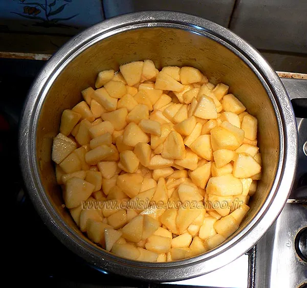 Chantilly au carambar sur confit de pommes etape2