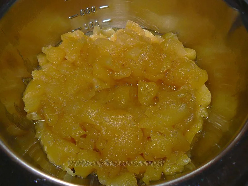 Chantilly au carambar sur confit de pommes etape3