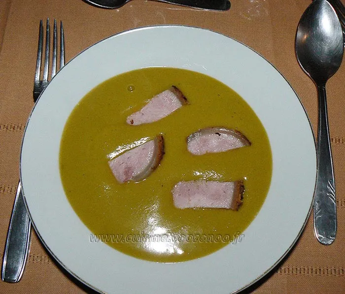 Soupe de pois cassés et jambonneau fin