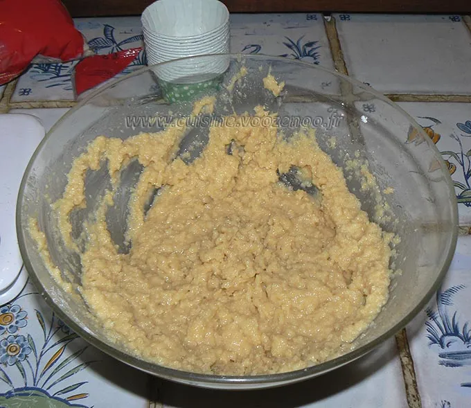 Petits gateaux au miel, coeur de pignons de pin caramelisés etape4