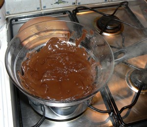 Brochettes de brioche perdue, fruits et sauce au chocolat etape2