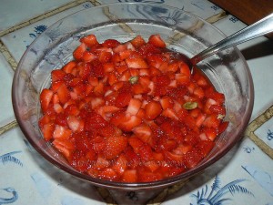 Tiramisu aux fraises marinées à la cardamome etape1