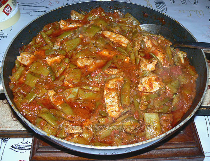 Haricots plats, sauce provençale et bâtons de porc fin