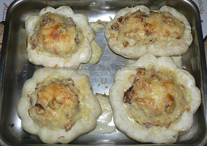 Pâtisson farci au lard fumé et saucisse de montbeliard fin