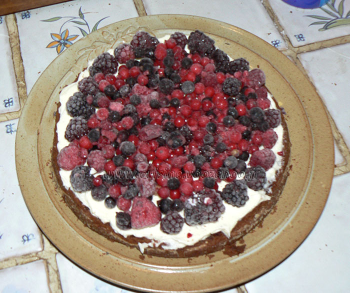 Gâteau au chocolat, finger et fruits rouges pour paques etape4