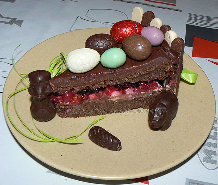 Gâteau au chocolat, finger et fruits rouges pour paques fin2