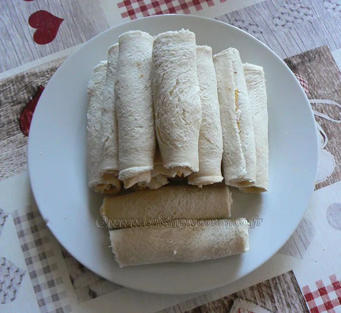 Pains de mie farcis, roulés et panés en salade etape2