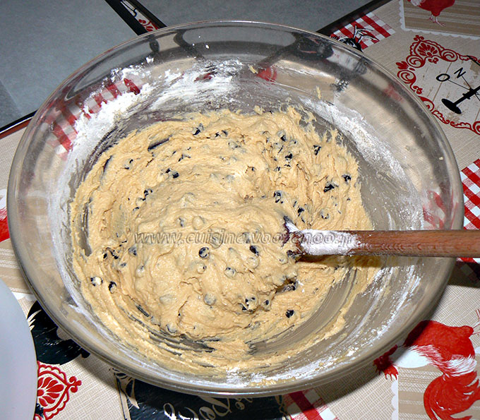Glace aux cookies, coulis de chocolat et chantilly etape1