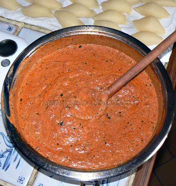 Conchiglionis, sauce tomates à la ricotta etape1