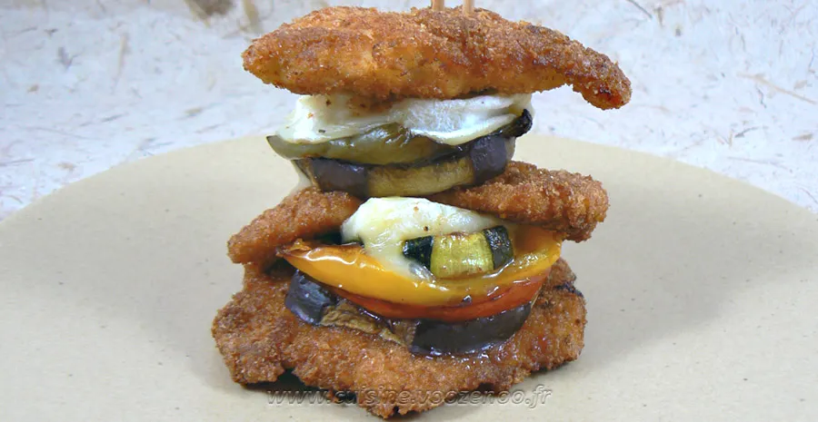 Mille-feuilles d'escalopes de dinde panées, légumes rôtis au miel et Rocamadour