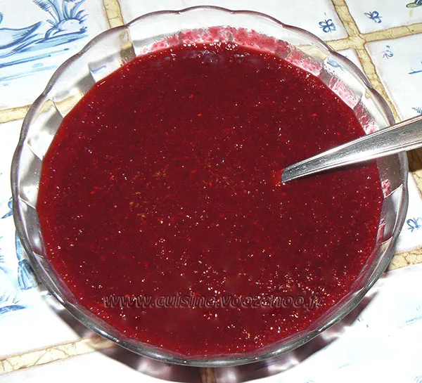 Mousse fromage blanc, coulis de fruits rouges maison, croustillant au miel etape4