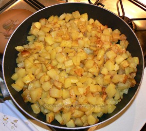 Poêlée de pommes de terre ail et persil, cantal vieux etape1