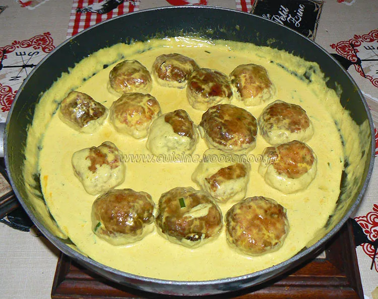 Boulettes de poulet, sauce coco et citron vert fin