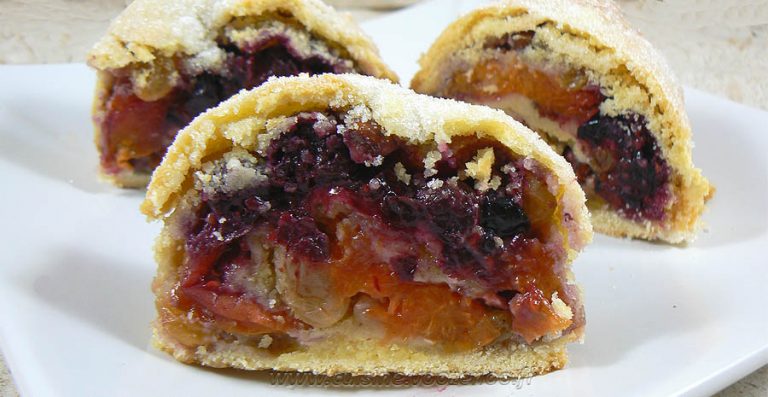 Roulé croustillant aux abricots et fruits rouges | Une cuisine pour ...