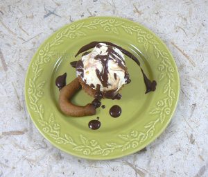 Cookies cup, glace vanille maison et chocolat fondu fin